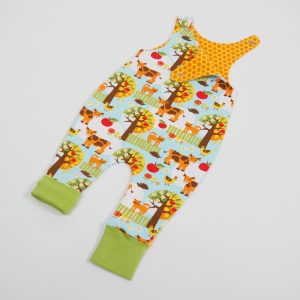 Größe 68, Wendestrampler mit Wiesenmotiv