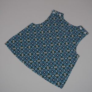 Top mit blauen Retroblumen