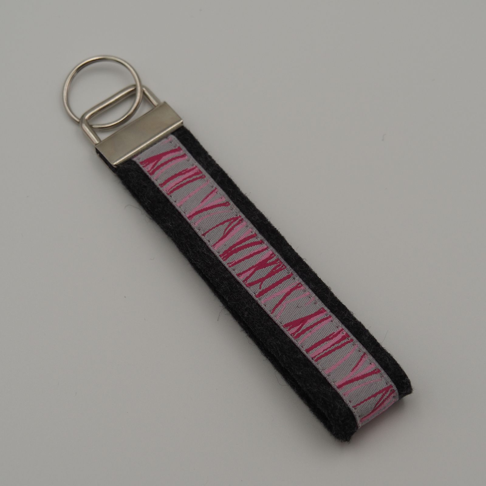 Schlüsselanhänger Streifen rosa/pink, anthrazit