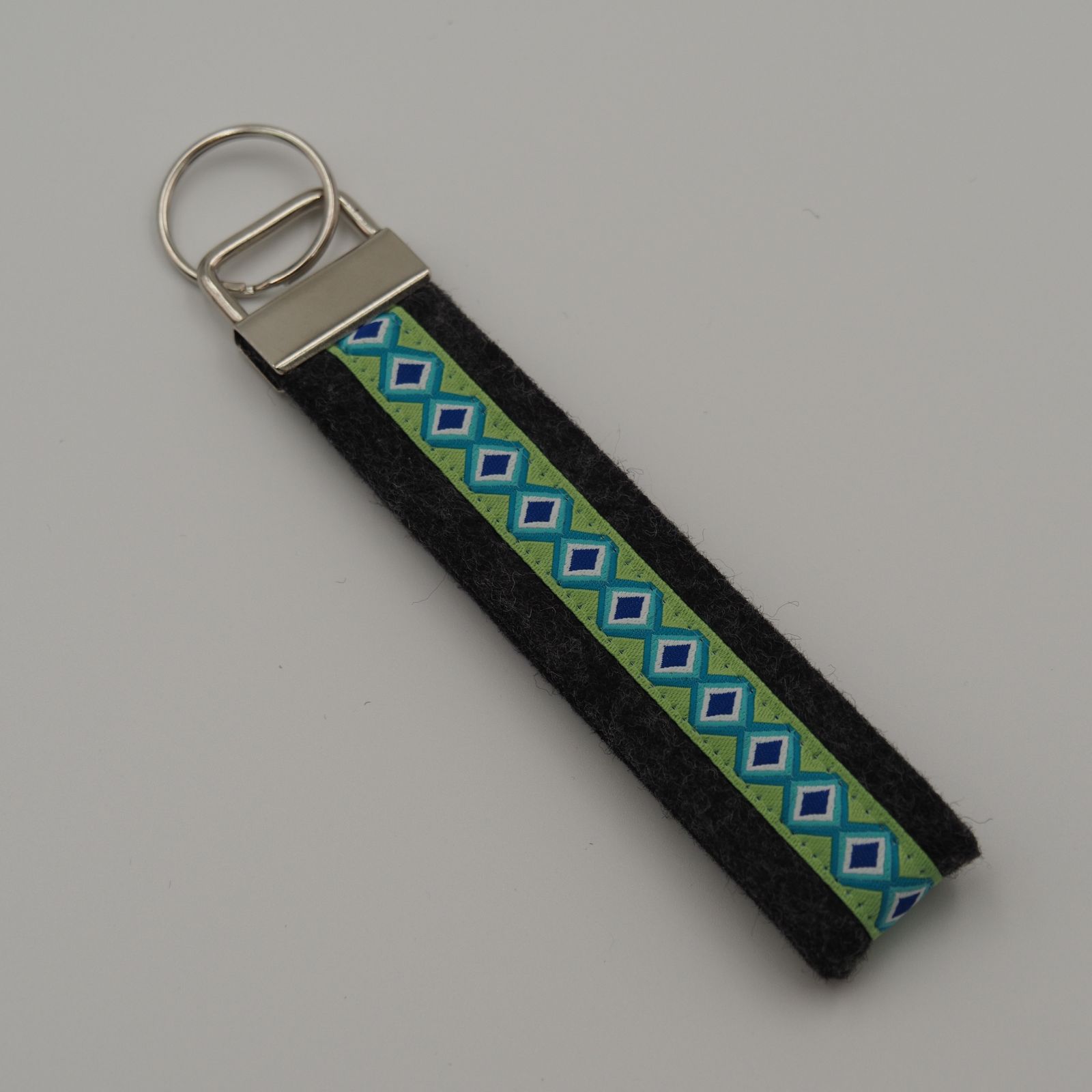 Schlüsselanhänger Muster grün, anthrazit