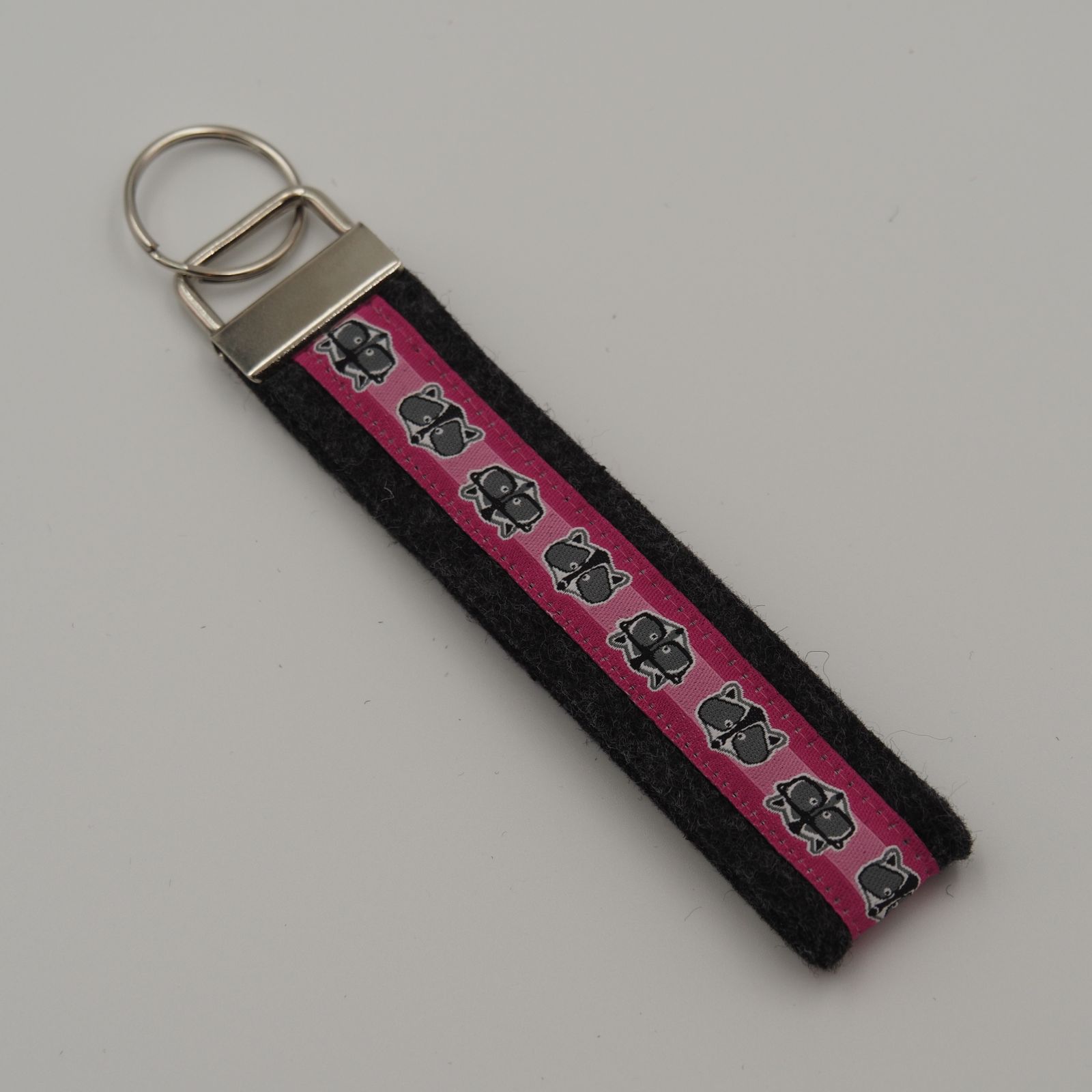 Schlüsselanhänger Waschbären, anthrazit